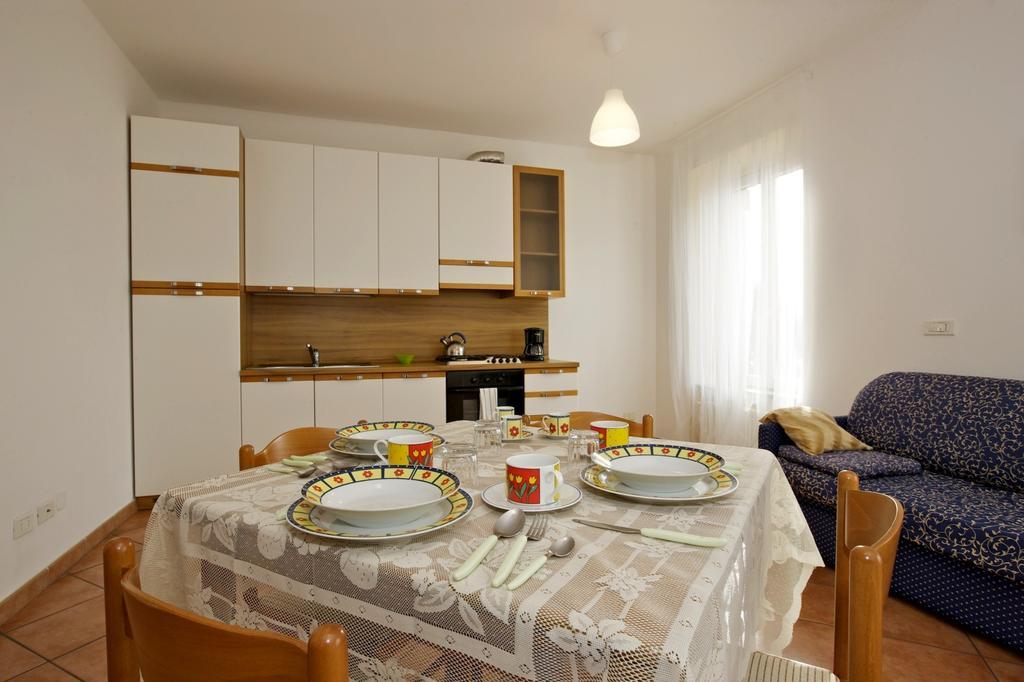 Bella Casa Alla Spiaggia Tronzano Lago Maggiore Exterior foto
