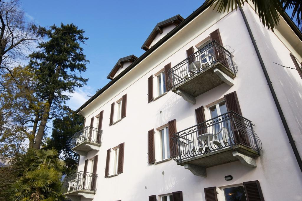 Bella Casa Alla Spiaggia Tronzano Lago Maggiore Exterior foto