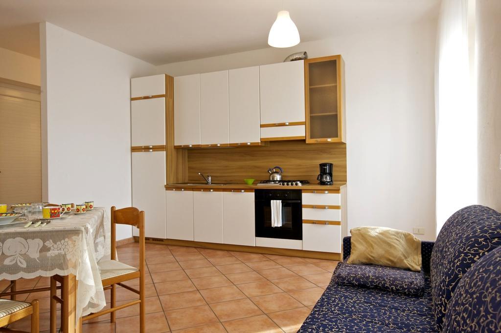 Bella Casa Alla Spiaggia Tronzano Lago Maggiore Exterior foto
