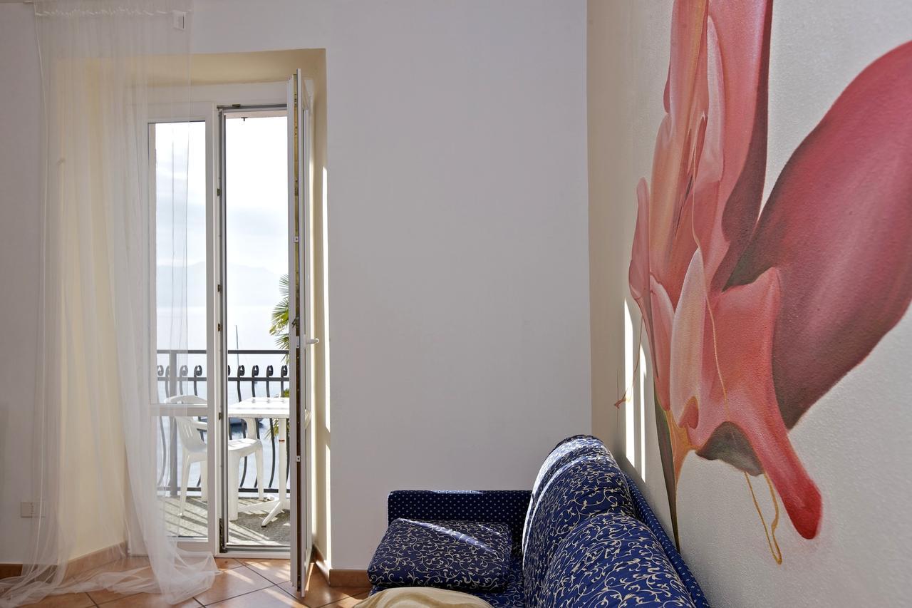 Bella Casa Alla Spiaggia Tronzano Lago Maggiore Exterior foto