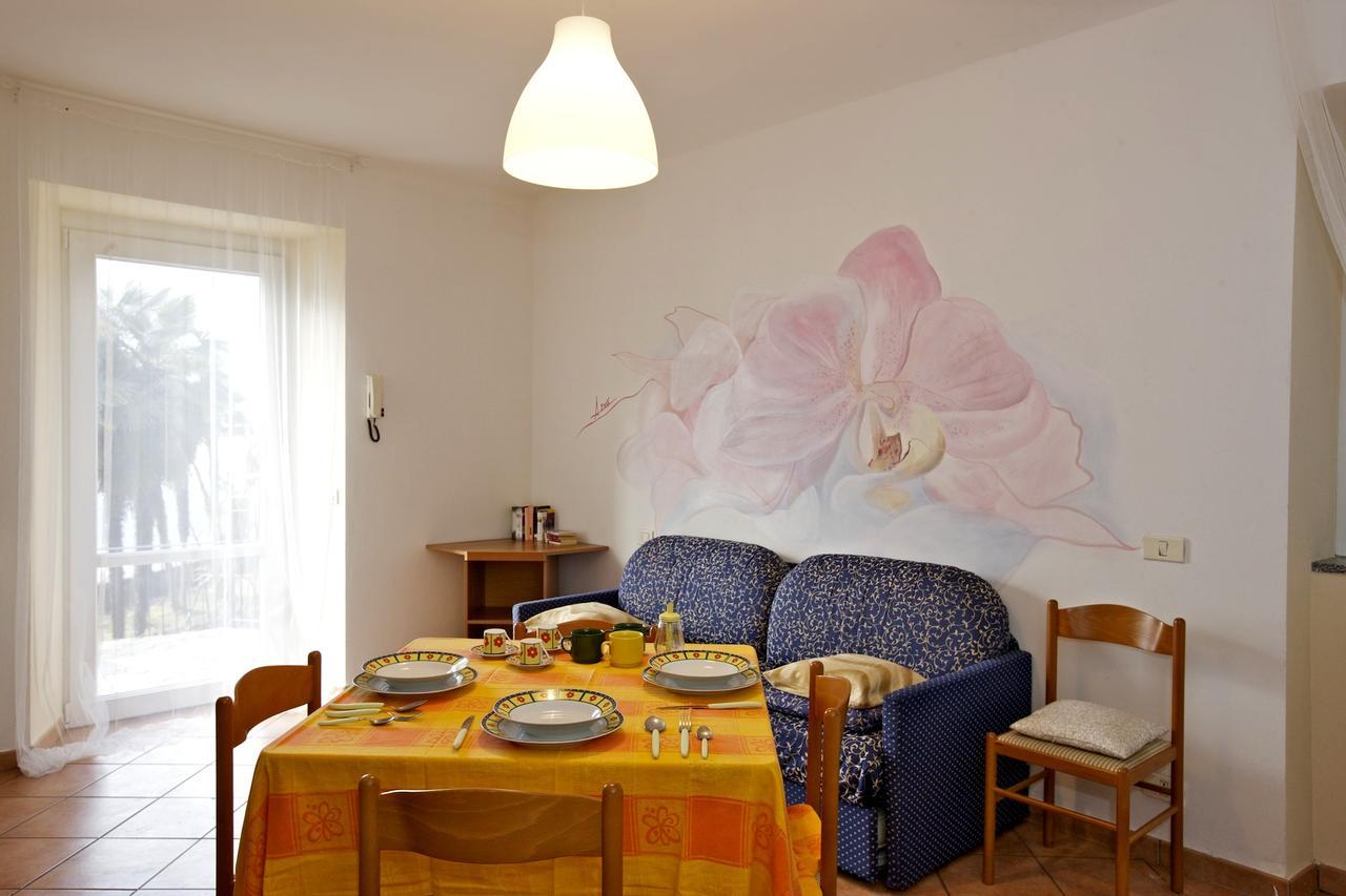 Bella Casa Alla Spiaggia Tronzano Lago Maggiore Exterior foto
