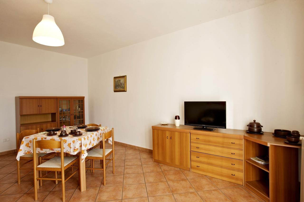 Bella Casa Alla Spiaggia Tronzano Lago Maggiore Exterior foto