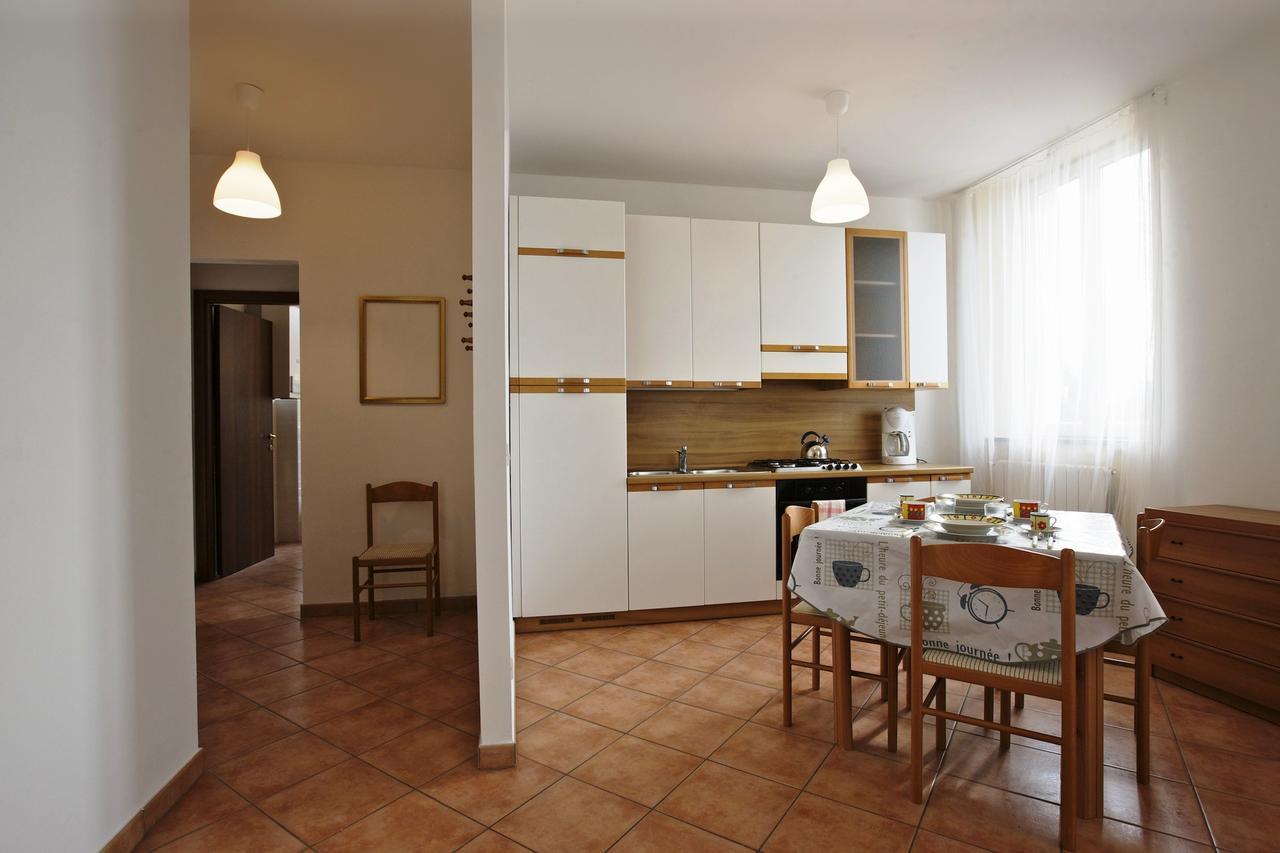 Bella Casa Alla Spiaggia Tronzano Lago Maggiore Exterior foto